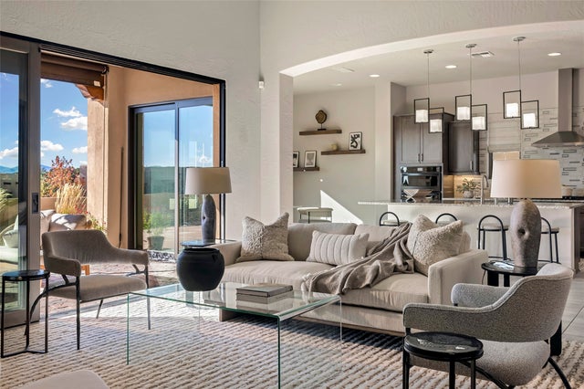 11 Camino Maravilla, Santa Fe