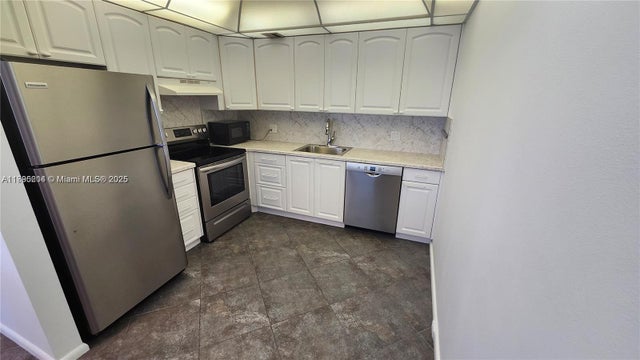 3 of 34 - 4065 N Lyndhurst N 4065, Deerfield Beach, FL