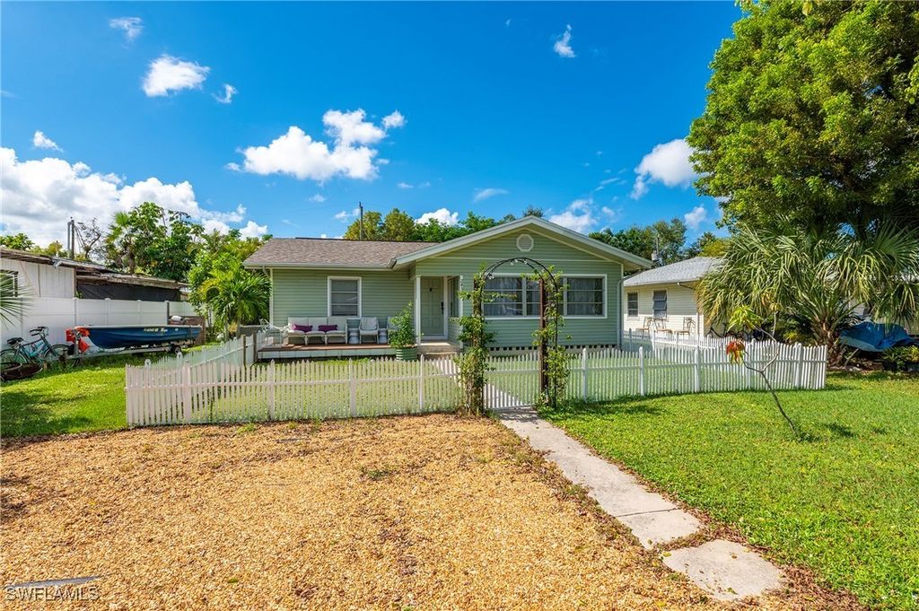 2432 Washington Ave, Naples