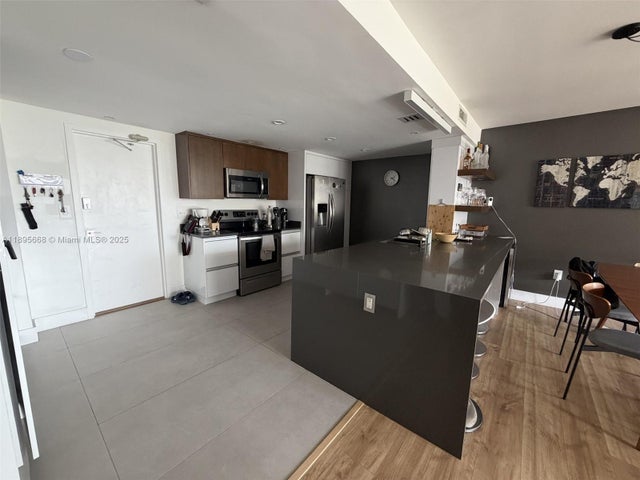 2 of 4 - 199 Ocean Lane Dr 607, Key Biscayne, FL