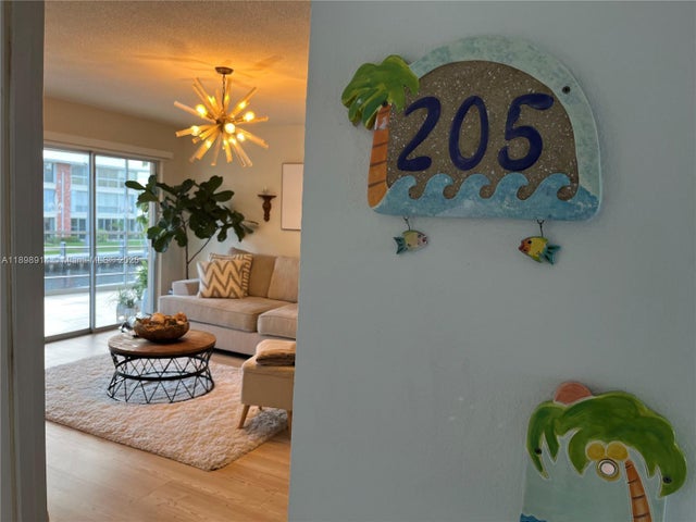 4 of 39 - 3050 Ne 48th St 205, Fort Lauderdale, FL