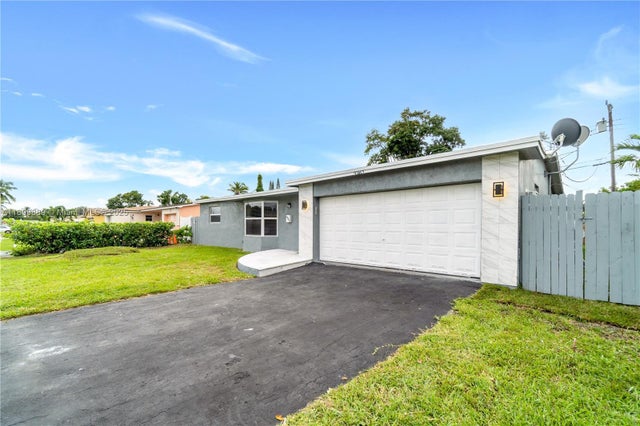 2 of 56 - 3961 Nw 34th Ave, Lauderdale Lakes, FL