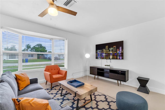 5 of 56 - 3961 Nw 34th Ave, Lauderdale Lakes, FL