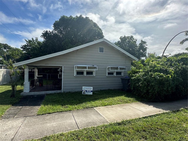 1 of 3 - 423 S 24th Ave, Hollywood, FL
