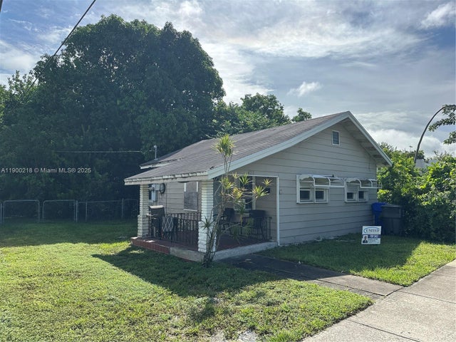2 of 3 - 423 S 24th Ave, Hollywood, FL