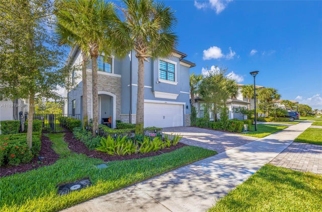 1 of 44 - 2454 Primrose Pl, Oakland Park, FL
