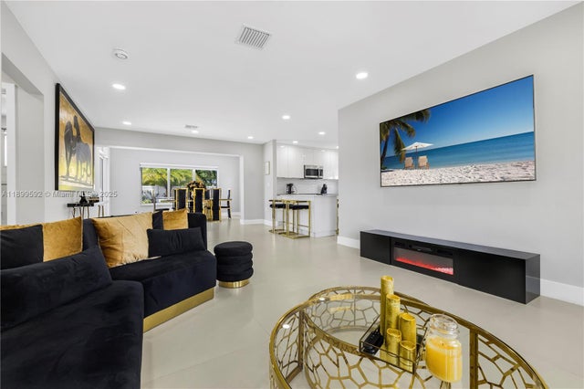 5 of 49 - 1104 N 13th Ter, Hollywood, FL