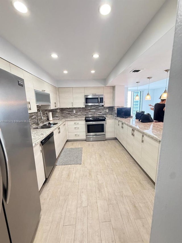 3 of 30 - 5825 Collins Ave 7b, Miami Beach, FL