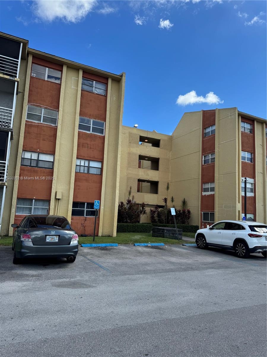 3710 Nw 21st St 114, Lauderdale Lakes