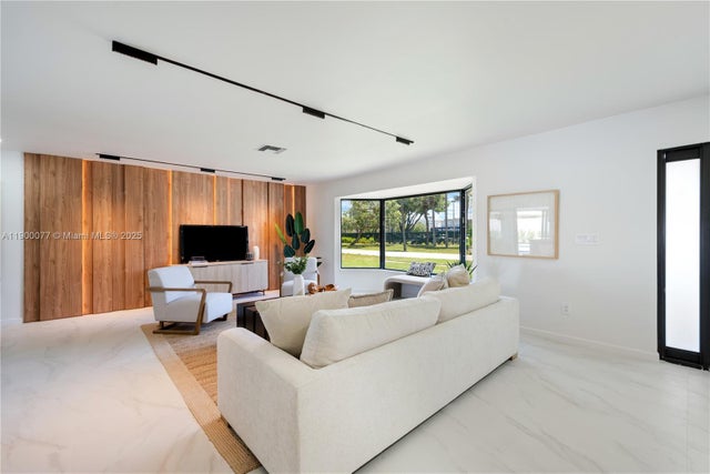 3 of 25 - 2415 Ne 35th Dr, Fort Lauderdale, FL