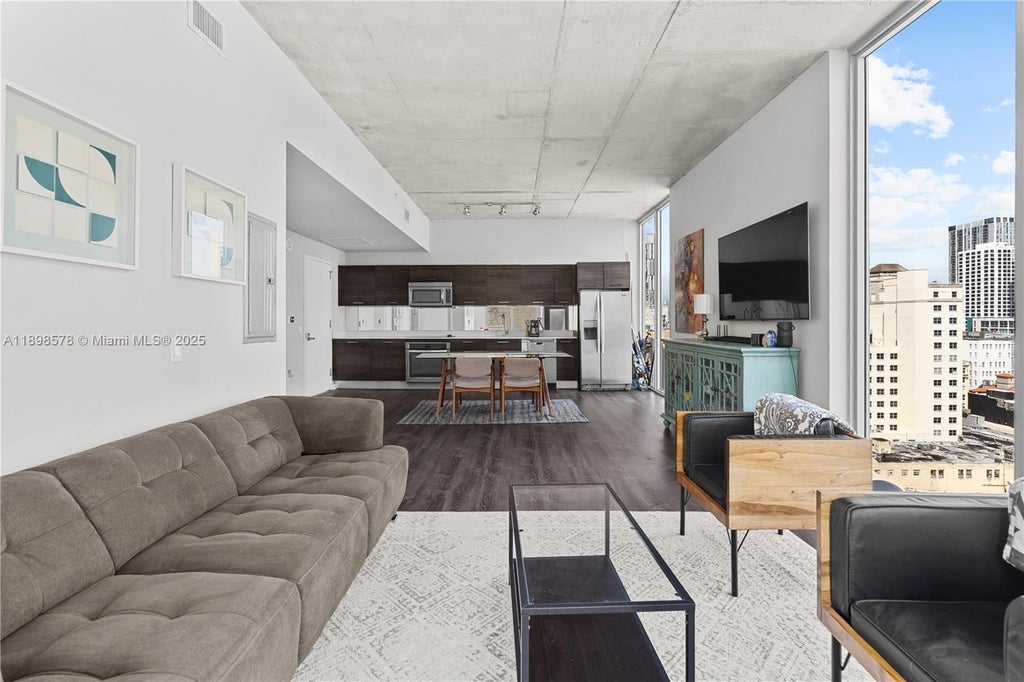 151 Se 1st St 1402, Miami