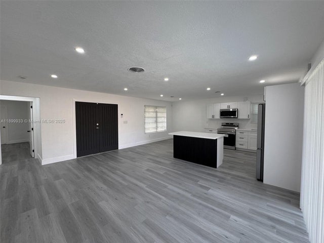 5 of 32 - 275 Ne 173rd St, North Miami Beach, FL