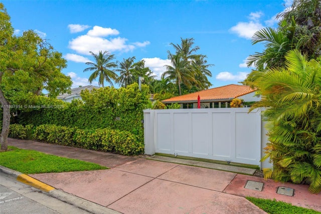 2 of 50 - 7970 Hawthorne Ave, Miami Beach, FL