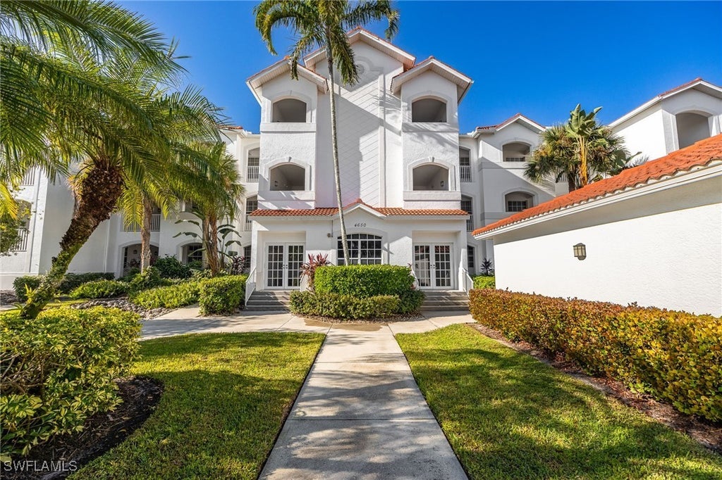 4650 Yacht Harbor Dr 121, Naples