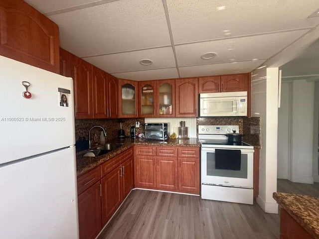 5 of 18 - 18900 Ne 3rd Ct 509, Miami, FL