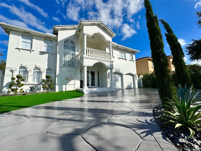 3 of 57 - 8521 Nw 162nd St, Miami Lakes, FL