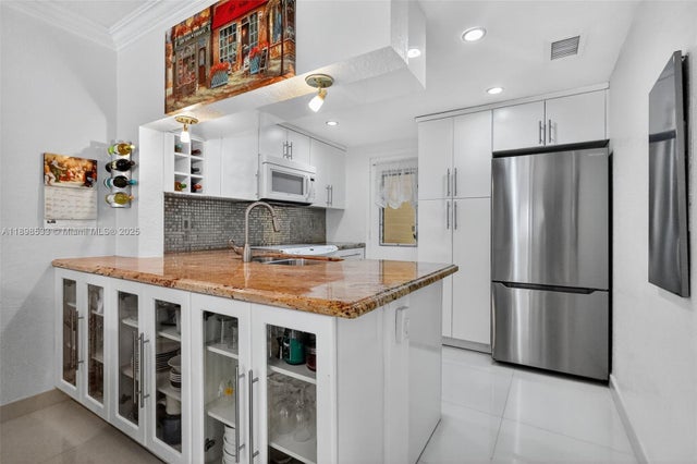 2 of 32 - 17090 Ne 14th Ave 103, Miami, FL