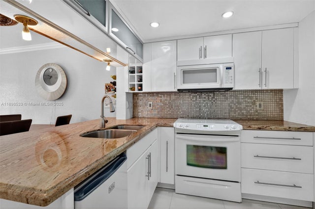 3 of 32 - 17090 Ne 14th Ave 103, Miami, FL