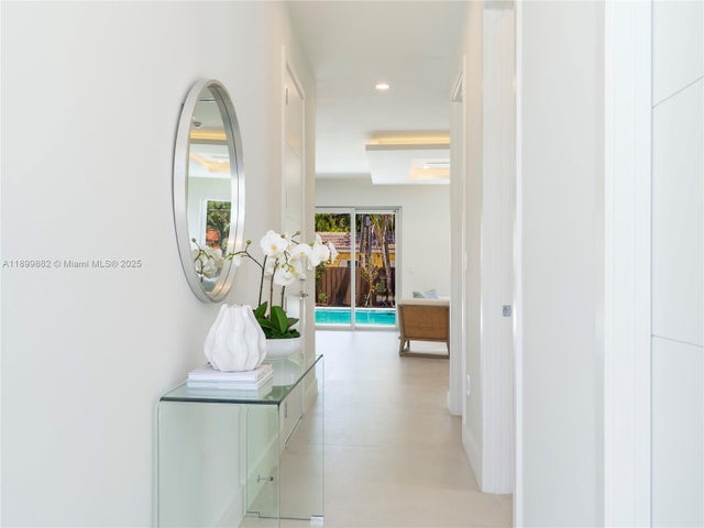 2 of 28 - 734 Ne 14th Ave, Fort Lauderdale, FL