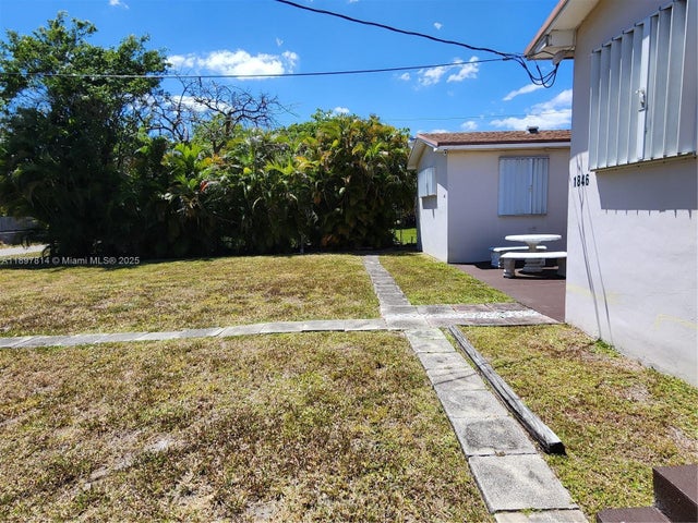 2 of 7 - 1846 Wiley St, Hollywood, FL