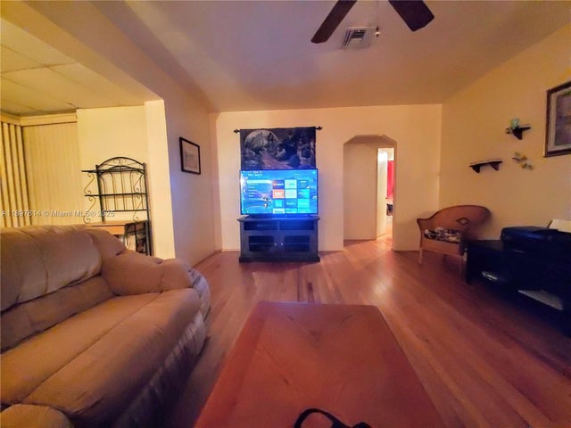 3 of 7 - 1846 Wiley St, Hollywood, FL