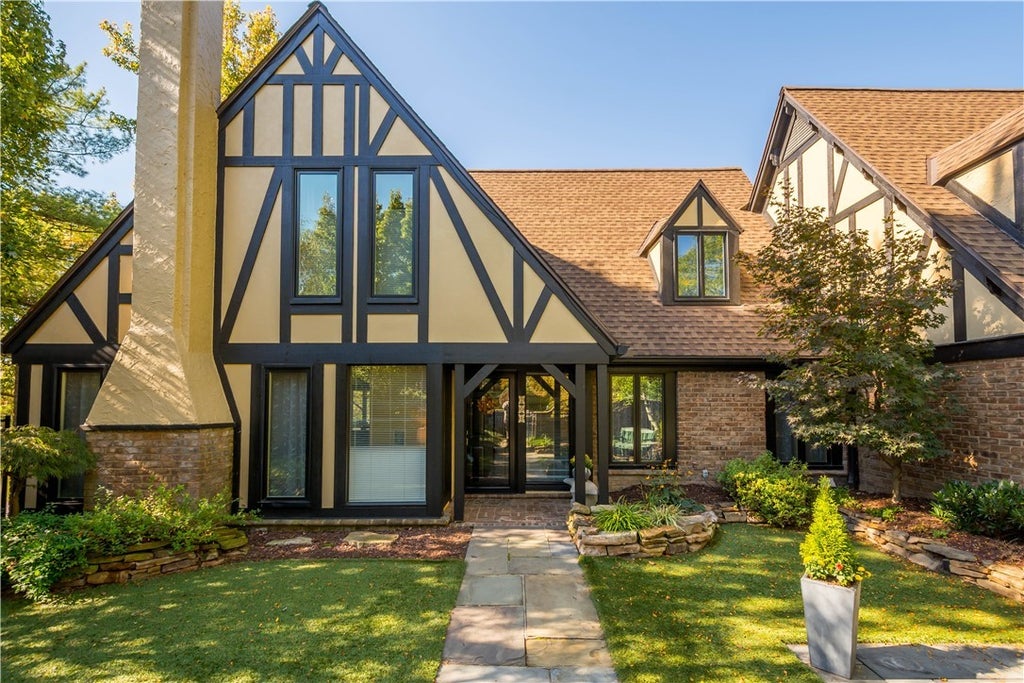 204 Kensington Court, O'Hara