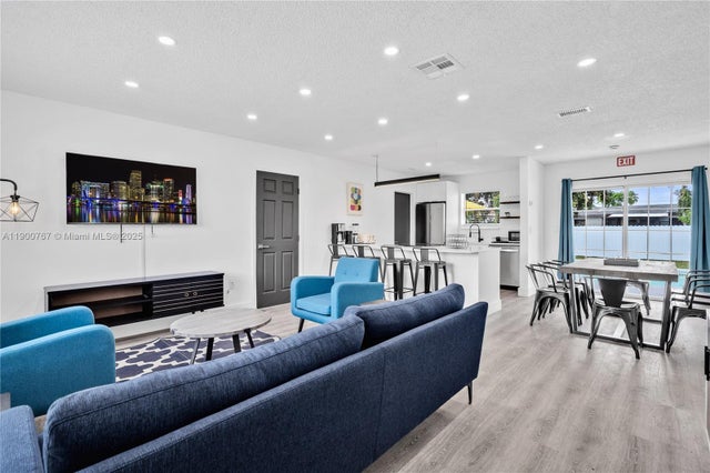 7471 Hope St, Hollywood