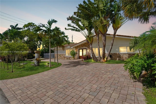 1 of 27 - 3901 Ne 25th Ave, Lighthouse Point, FL
