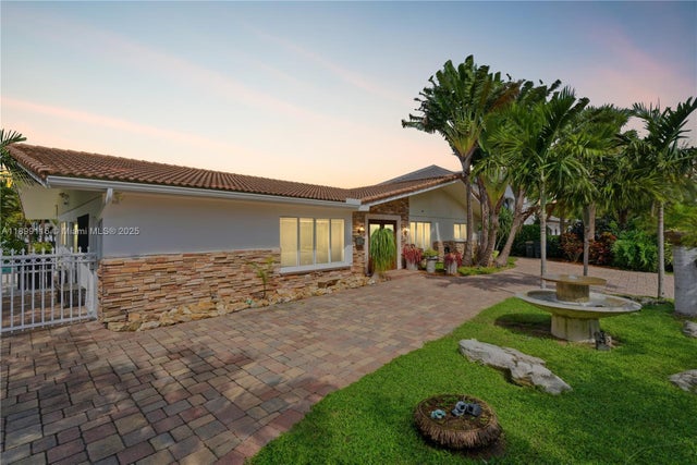 2 of 27 - 3901 Ne 25th Ave, Lighthouse Point, FL