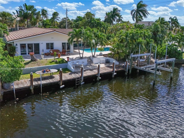 3 of 27 - 3901 Ne 25th Ave, Lighthouse Point, FL