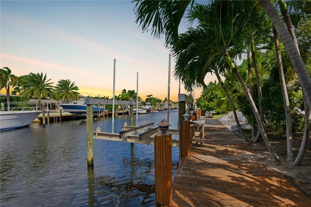 4 of 27 - 3901 Ne 25th Ave, Lighthouse Point, FL