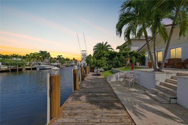 5 of 27 - 3901 Ne 25th Ave, Lighthouse Point, FL