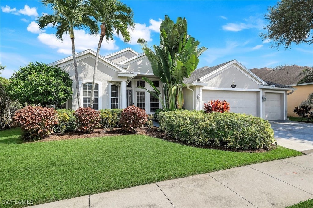 196 Skipping Stone Ln, Naples
