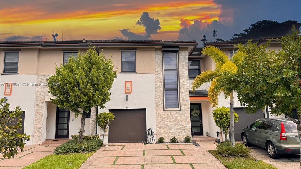 15593 Nw 91st Ct, Miami Lakes