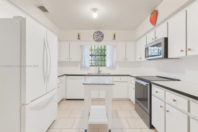 2 of 17 - 7800 Sw 95th St, Miami, FL