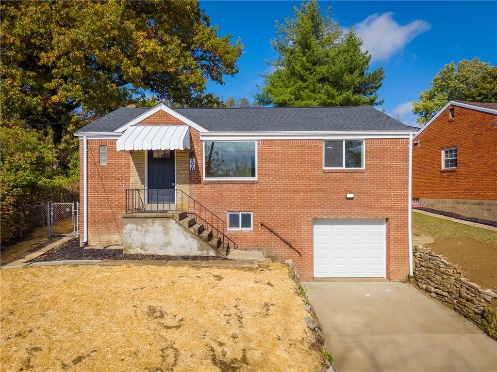 1370 Harris Avenue, Banksville/Westwood