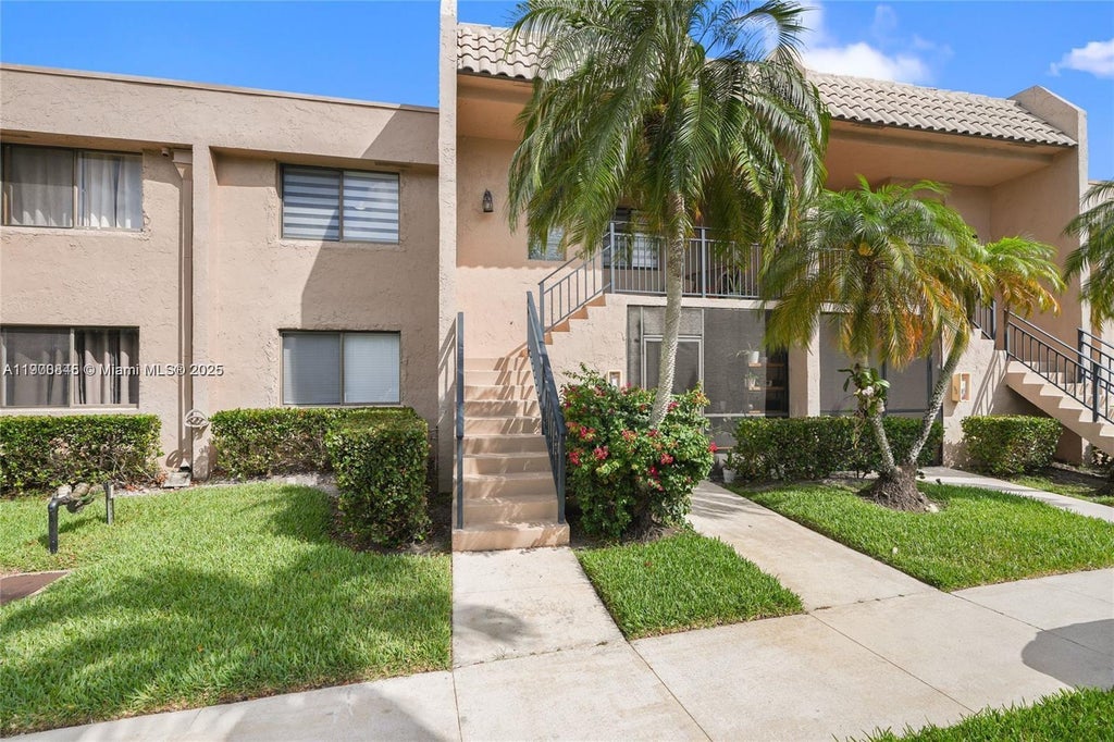 380 Racquet Club Rd 204, Weston