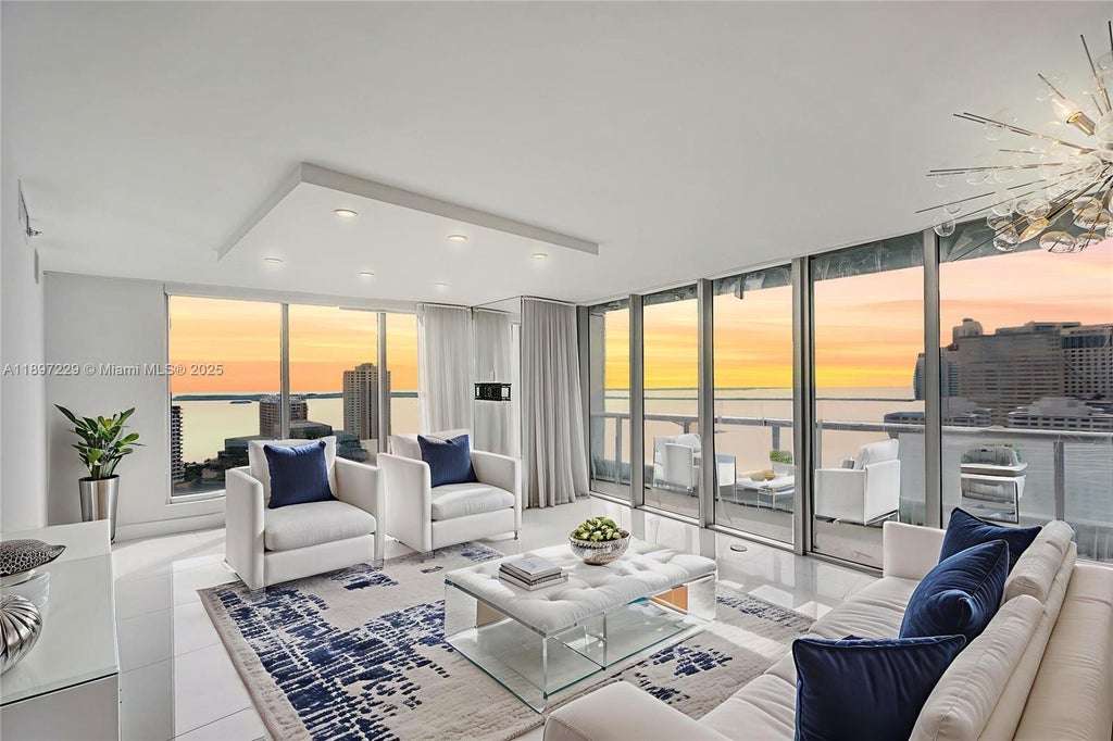 495 Brickell Ave 2301, Miami