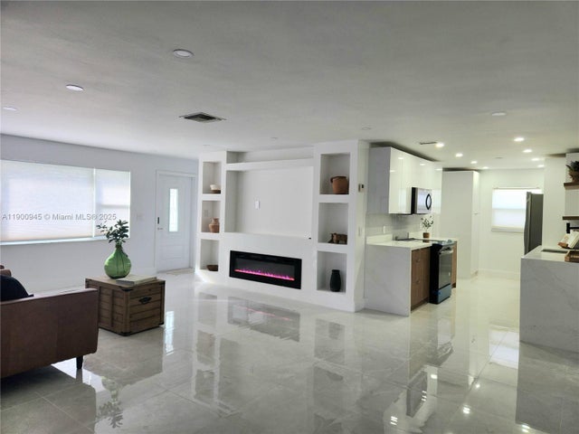 4 of 39 - 1254 Nw 82nd Ave, Plantation, FL