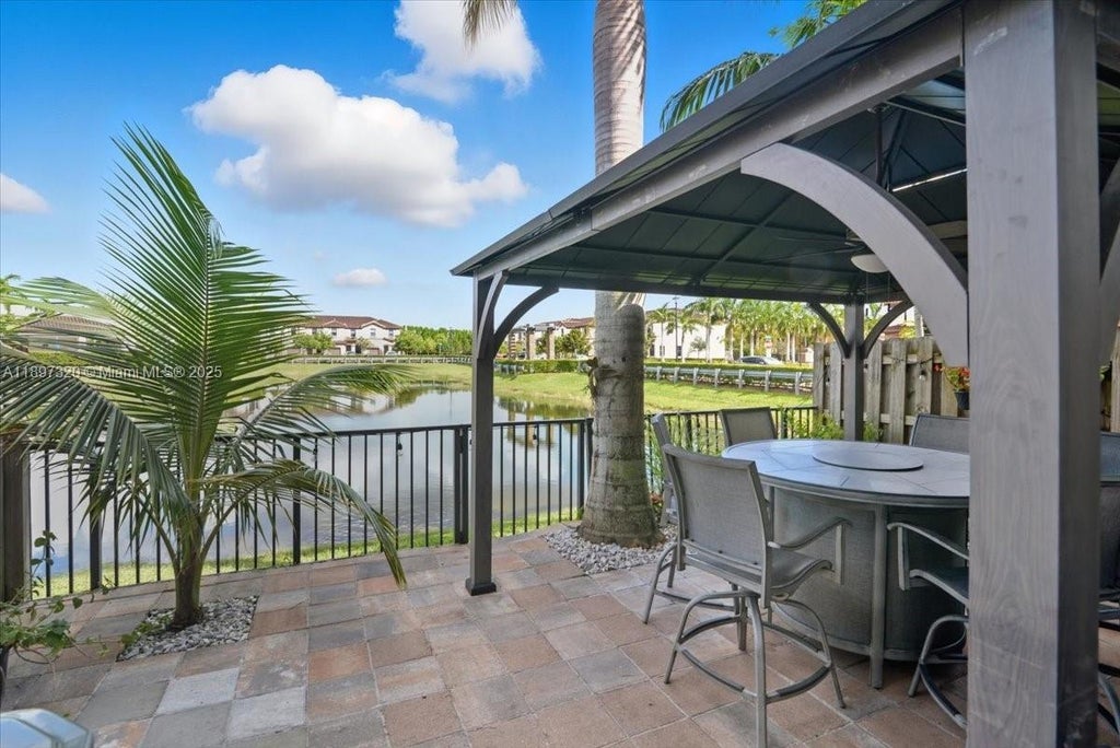 8929 Nw 183rd St, Hialeah