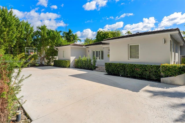 3 of 27 - 4397 N Michigan Ave, Miami Beach, FL