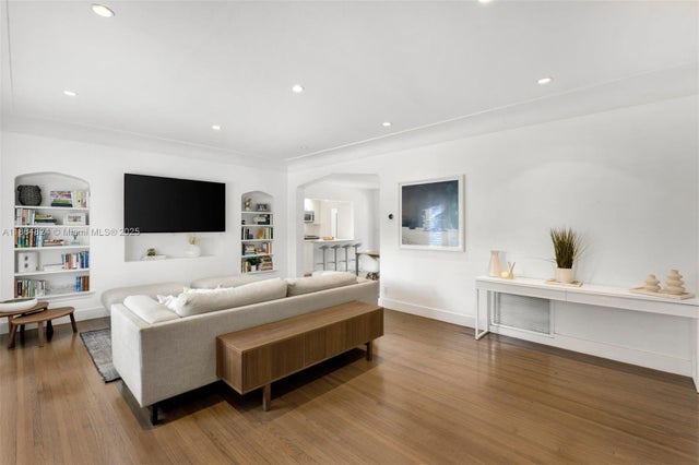 5 of 27 - 4397 N Michigan Ave, Miami Beach, FL