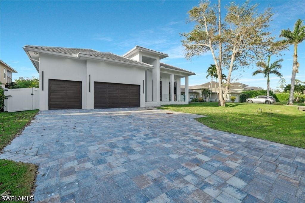 1317 Cypress Woods Dr, Naples