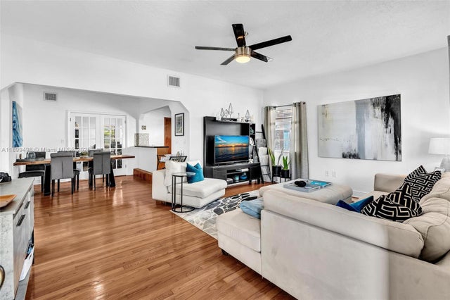 2 of 40 - 836 W 40th St, Miami Beach, FL