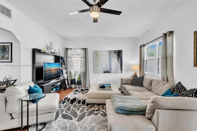 3 of 40 - 836 W 40th St, Miami Beach, FL