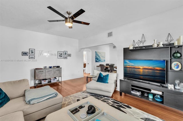 4 of 40 - 836 W 40th St, Miami Beach, FL