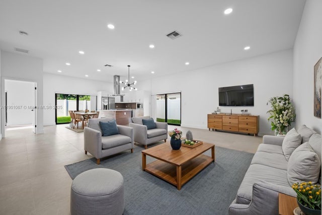 3 of 36 - 1041 W Lakewood Rd, West Palm Beach, FL
