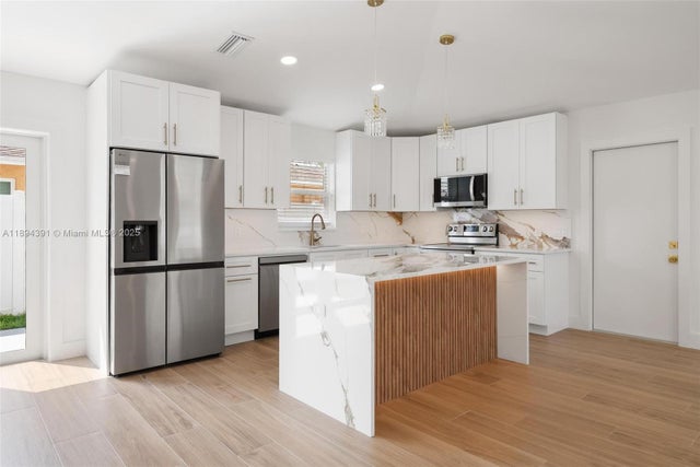 3 of 43 - 102 Sw 13th Ave, Delray Beach, FL