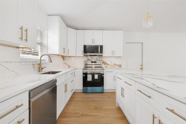 4 of 43 - 102 Sw 13th Ave, Delray Beach, FL