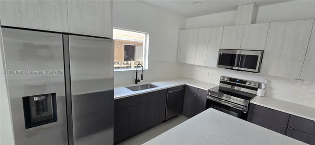 5 of 15 - 6820 Nw 6th Ct, Miami, FL